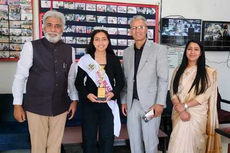 Swati of Ghumarvi College won the title of Miss Bilaspur Runner Up
