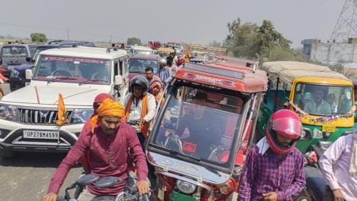 Heavy vehicles cause traffic jam on highway