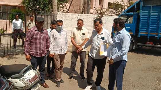 ACB arrested Panchkula Education Department clerk red handed while taking bribe in judicial complex
