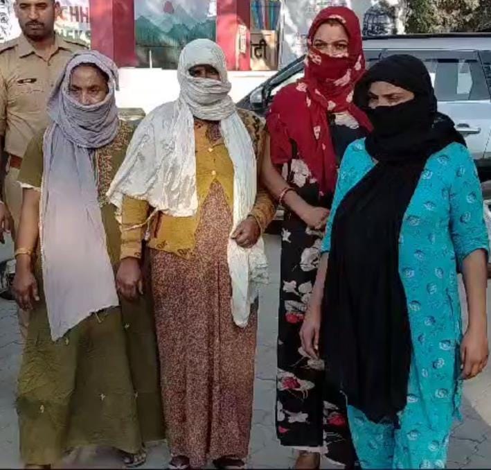 Four women members of the interstate Sansi gang involved in pickpocketing arrested
