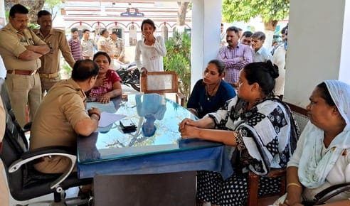Two groups of eunuchs clashed in Mohalla Bahadurganj, five injured