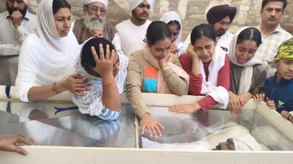 Roopak's body arrived from Canada after 10 days and his last rites were performed