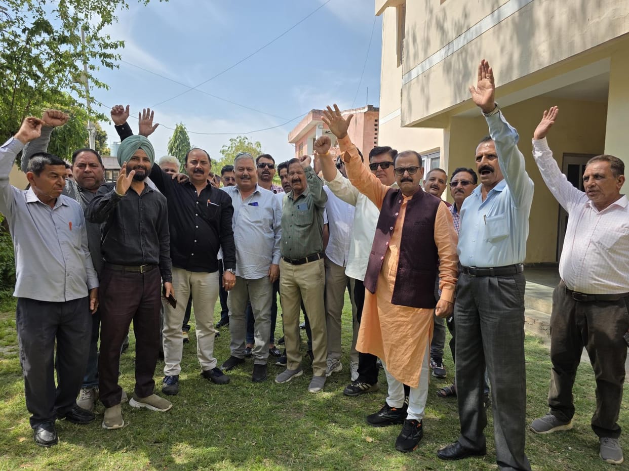 Contractors protested and demanded pending payments