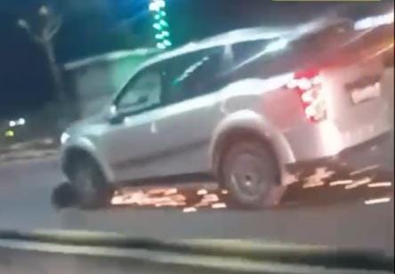 The scooter got stuck in the SUV and was dragged for 11 km