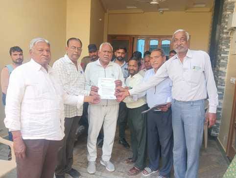 Traders demanded extension of the time period of old grain market