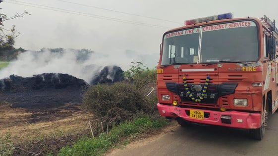 There is no fire station in Satnali, vehicles reach late on fire