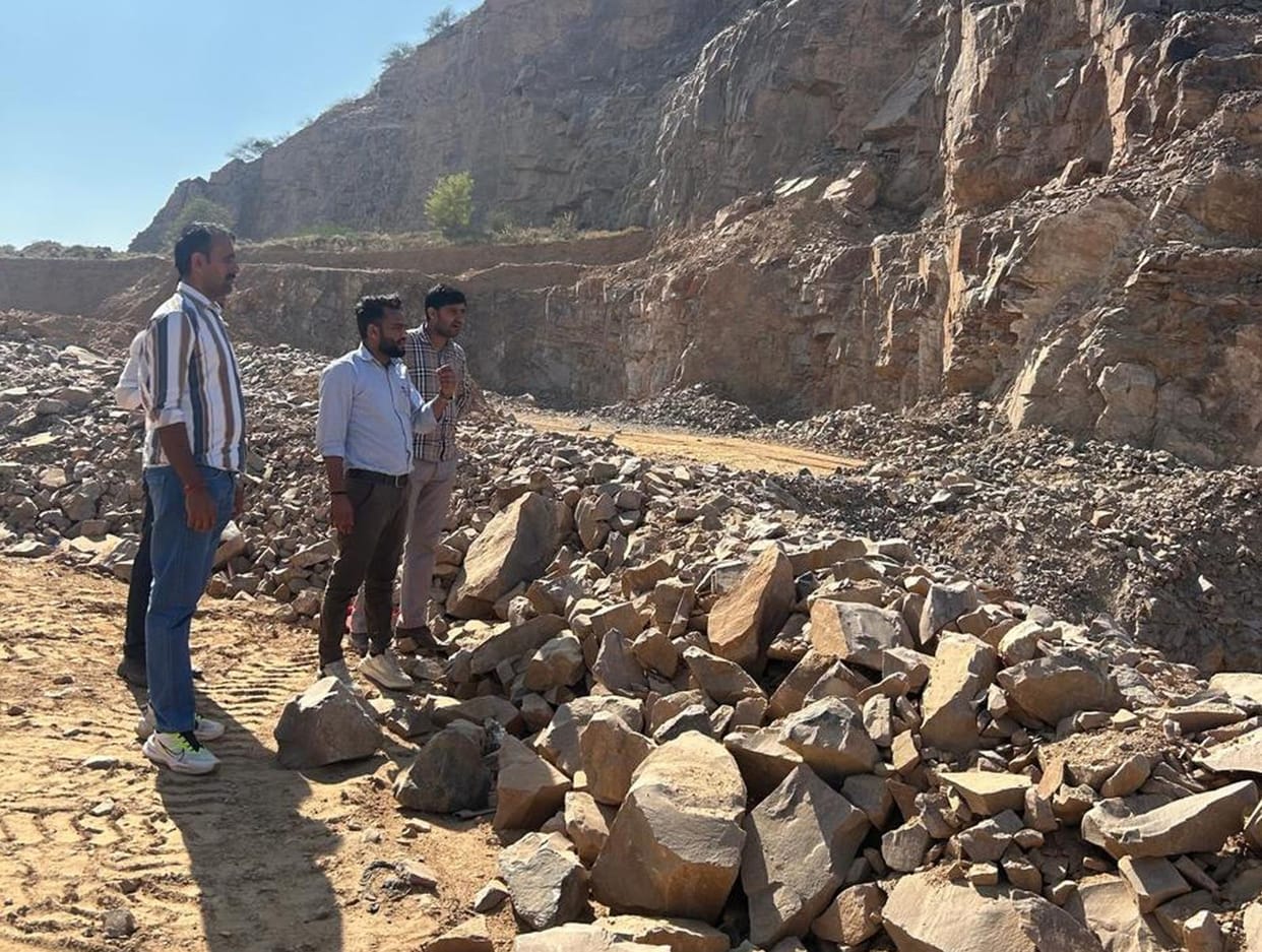 Mafia dug up the hill in Fatehpur Sikri officials kept sleeping complaint made on CM portal