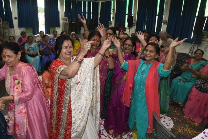 The confluence of songs and Holi of flowers