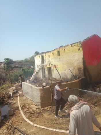 Fire broke out in an empty house, goods worth lakhs burnt