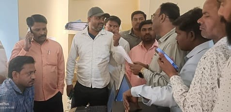 Angry employment servants created a ruckus due to non-payment of their honorarium, and scuffled with the computer operator