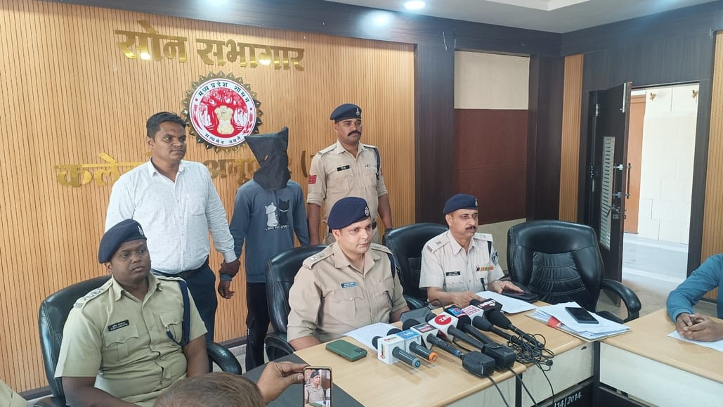 पुलिस गिरफ्त में आरोपी