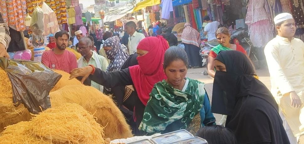 Markets are decorated for Eid, shopping has started