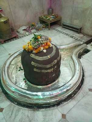 शिवलिंग के चारों ओर लगी नई जलहरी।
