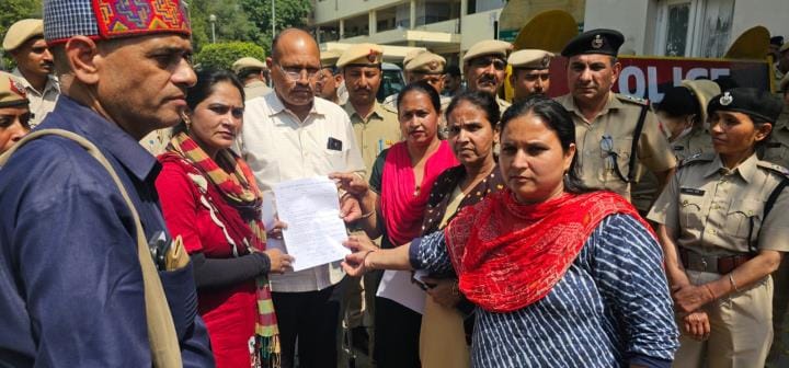 Asha workers submitted a memorandum to the government