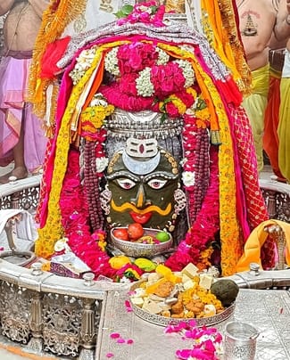 Baba Mahakal Ujjain This is how Baba Mahakal was decorated during Bhasmaarti today