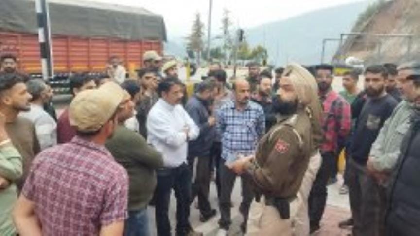 Situation Tense in Chenani, Three Traffic Police cop Roundup