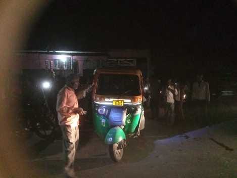 Bike rider dies after being hit by auto, four injured