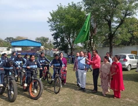Students gave the message of Beti Bachao Beti Padhao through cycle rally