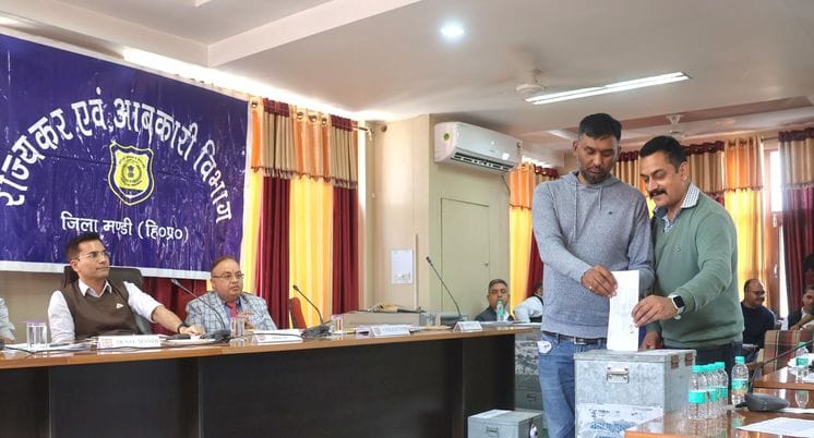 Liquor contracts of Nagwain, Dharampur and Baroti auctioned
