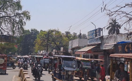 E-rickshaws running unbridled in the city are causing traffic jams
