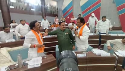 There was a lot of ruckus in the Municipal Council meeting due to the argument between the councillors