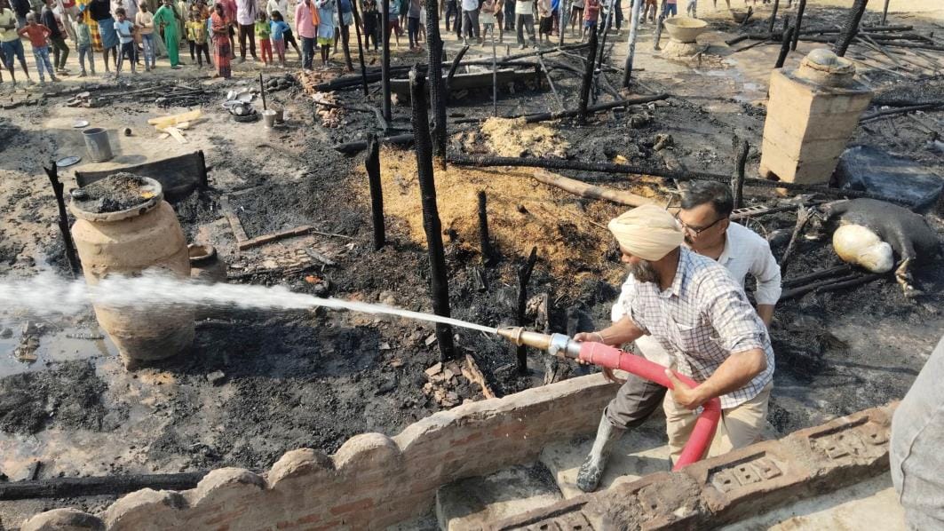 20 houses burnt down, 32 cattle died in the fire
