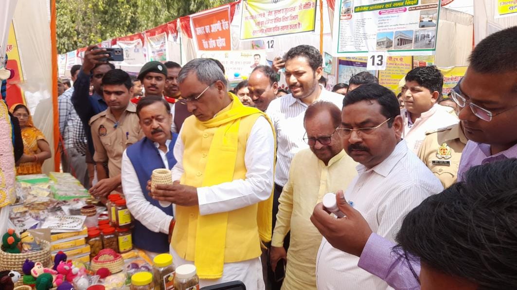 Karnataka's Deputy CM taught to read the Constitution