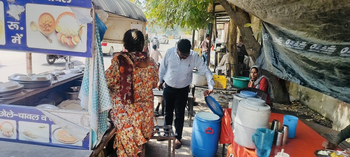 The health department team carried out anti-fly activities in the area