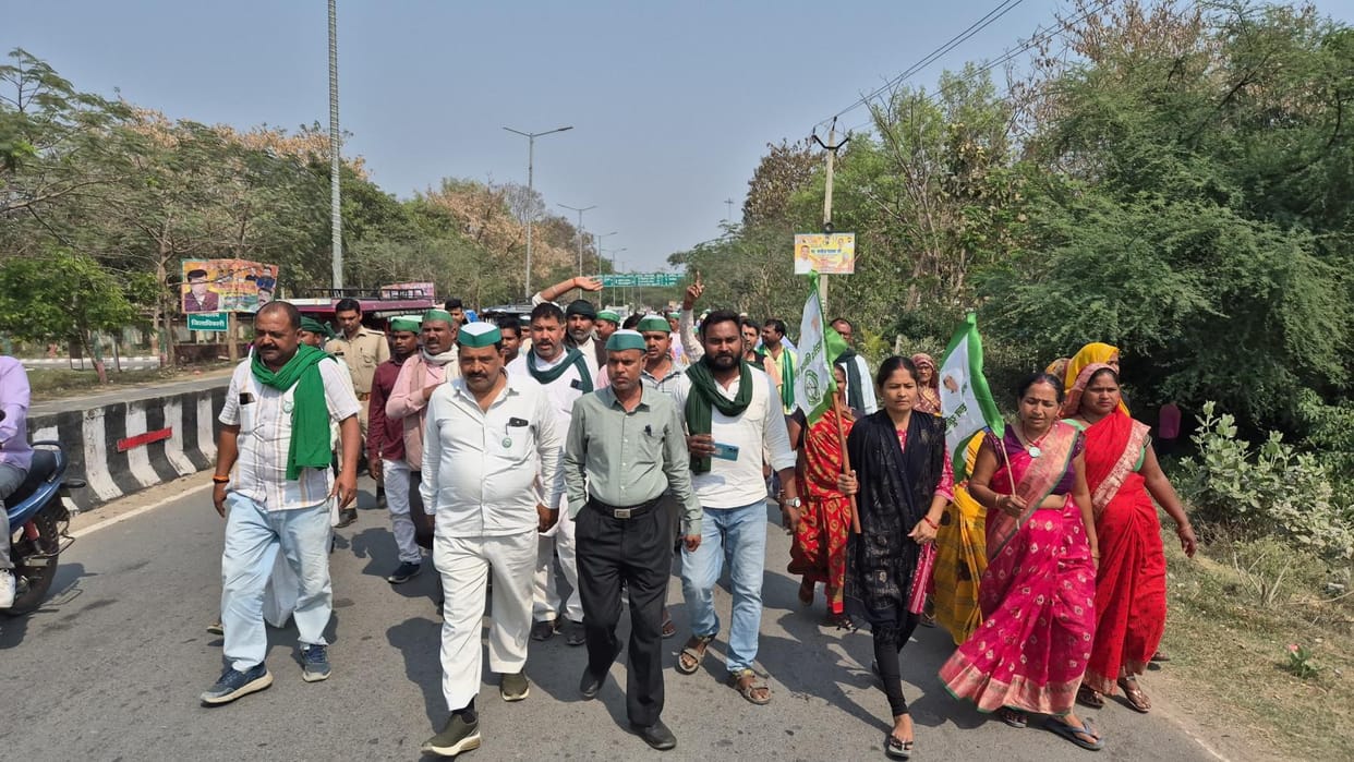 Bhakiyu workers submitted a memorandum to the DM