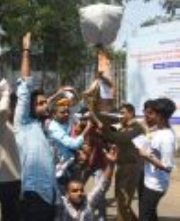 Students' Union Front protests over SP MP's remarks