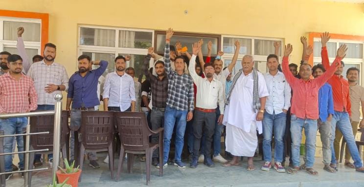 Tender workers boycotted work and protested for honorarium