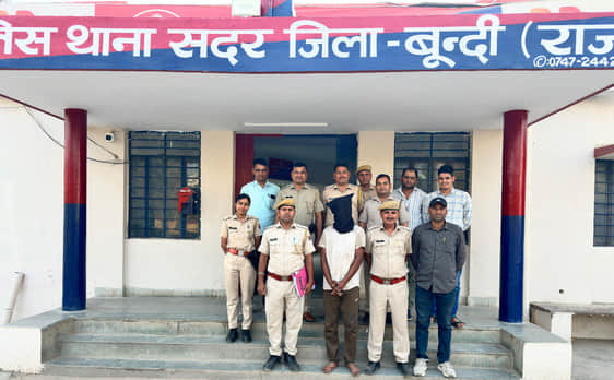पुलिस की गिरफ्त में आरोपी