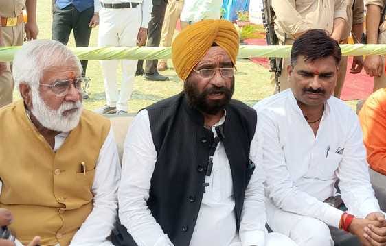 Seven overbridges and 145 roads were built in the district: Aulakh
