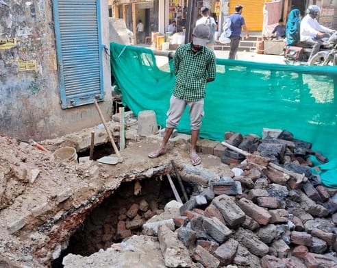 Water supply remained disrupted on the seventh day as well, leakage found at one more place