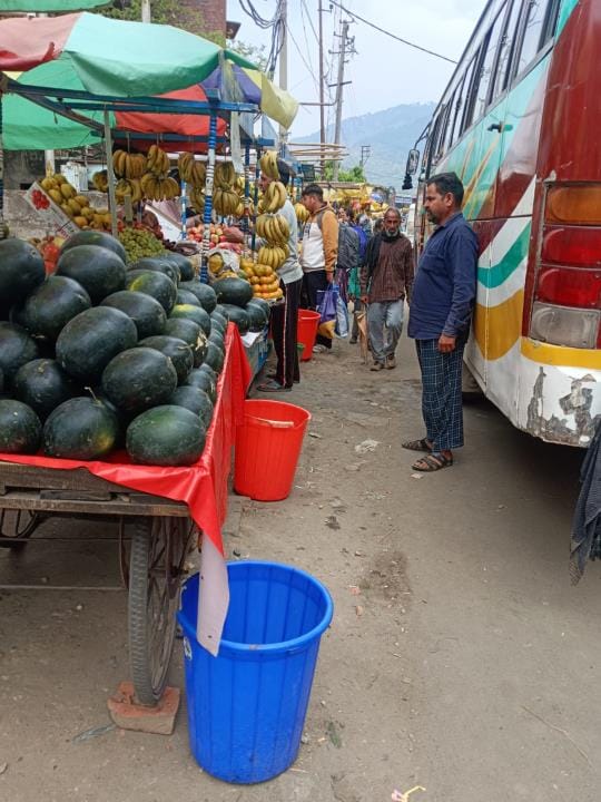 Team of Municipal Committee Visit in Market, Gave Instructions