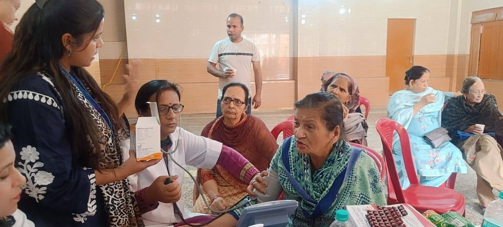 People were examined in the camp and medicines were distributed