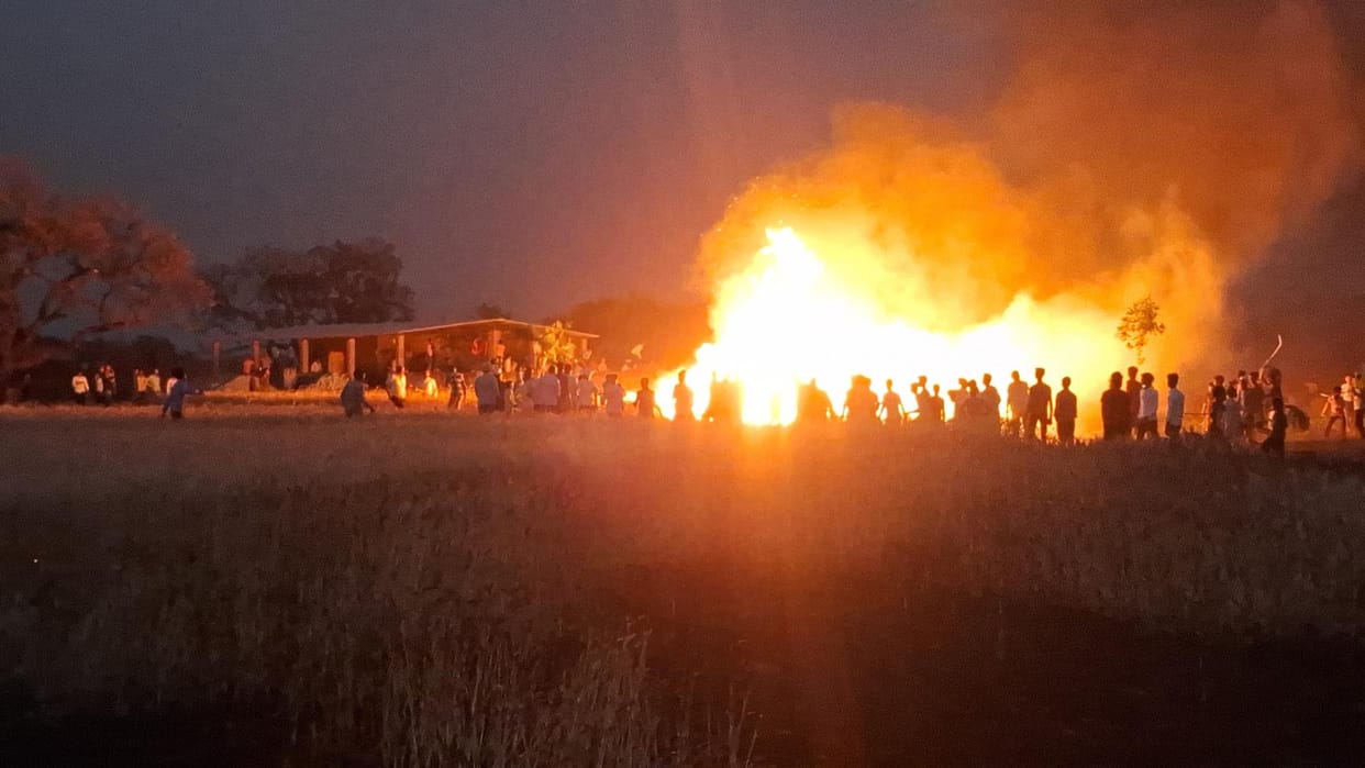 10 bigha wheat crop burnt due to short circuit