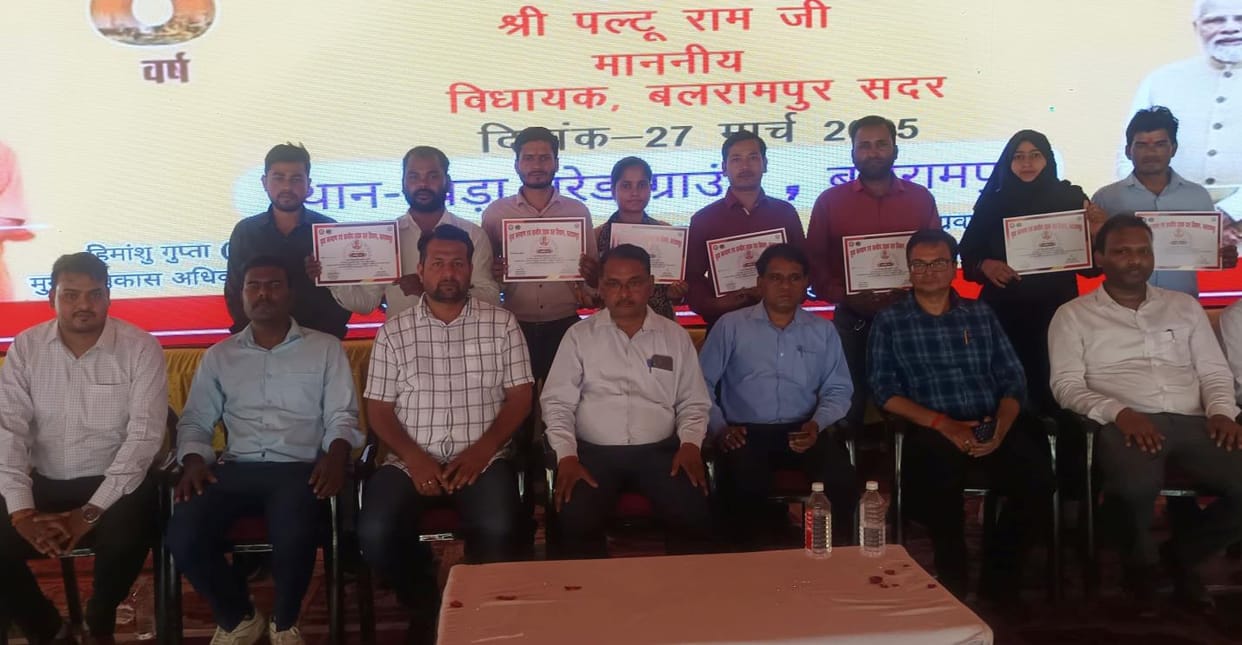 The president of Nau Mangal Dal was honored with Vivekananda Youth Award