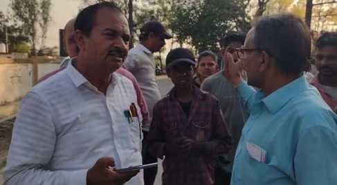 Stopped the construction of illegal chamber on Naurangabad road