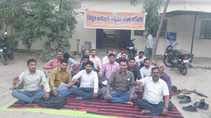 Electricity workers staged a sit-in protest against privatisation