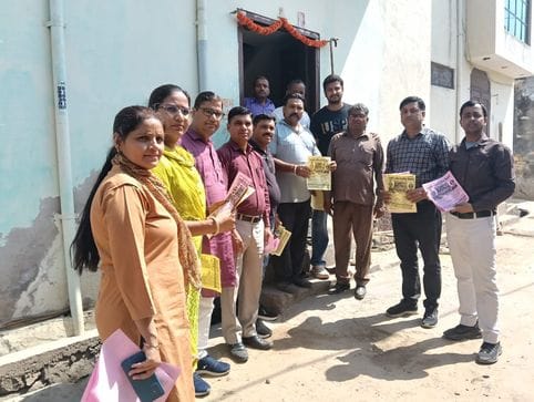 Government school teachers are motivating children for admission through publicity chariot
