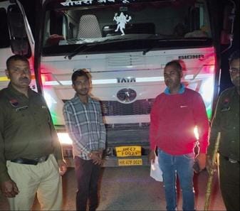 6 vehicles carrying illegal gravel and pebbles from Rajasthan caught