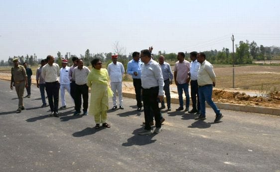 Work will be completed by May, DM reviewed Ganga Expressway