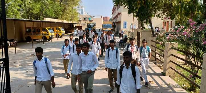 6322 students appeared for Hindi exam at 44 centres