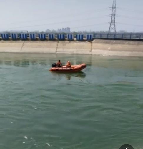 PWD JE missing under suspicious circumstances, scooty found near Indira Canal
