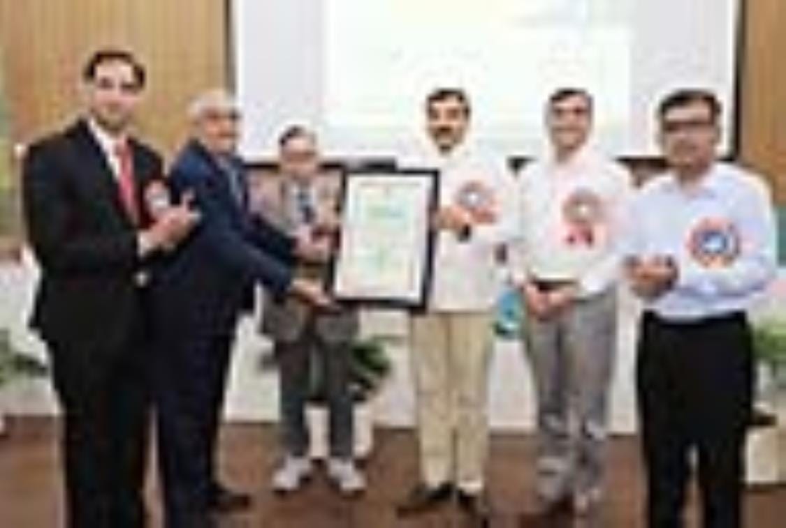 GJU Vice Chancellor Prof. Narsiram Bishnoi received Lifetime Achievement Award for his contribution in the field of sustainable development and environment