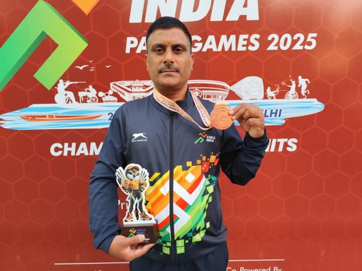 Vijay won bronze medal in Khelo India Para Games
