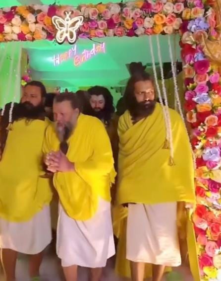 sant premaanand mahaaraaj ke janmotsav par nikaalee padayaatra, bhakt umade