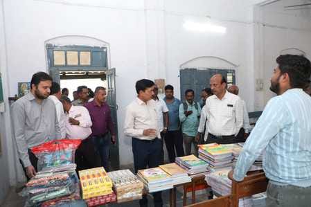 Chhindwara Book Fair: Books sold out on the first day of the book fair