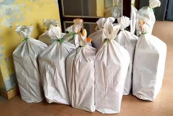 Major action on liquor smuggling, 300 bottles recovered from car